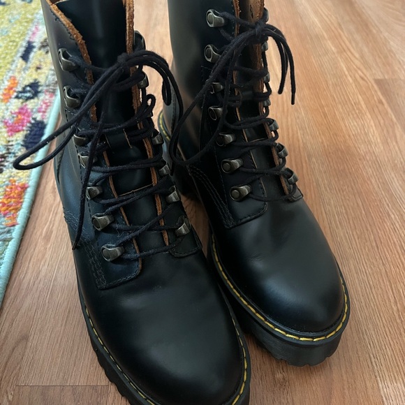 DR. MARTENS - LEONA WOMEN'S VINTAGE SMOOTH LEATHER HEELED BOOTS- Black size 7 - Picture 8 of 9
